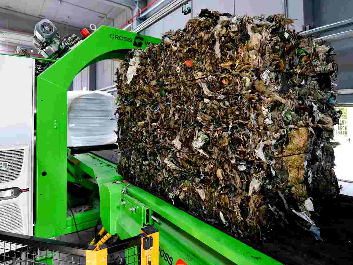 un impianto di riciclaggio dei rifiuti a Caivano