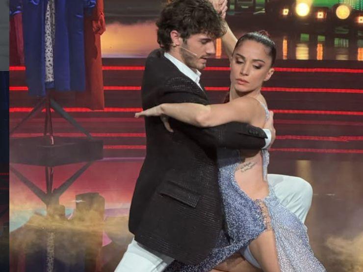 andra delogu mentre balla